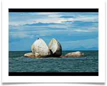 Split Apple Rock. Able Tasman - Richard Nicholls